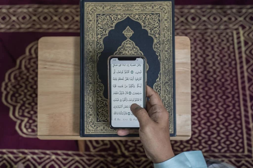 Do You Need Wudhu When Reading Quran On The Phone?